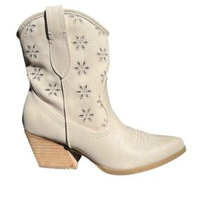 Dolce Vita kenzo ivory floral embroidered Western Ankle Boots size 7.5